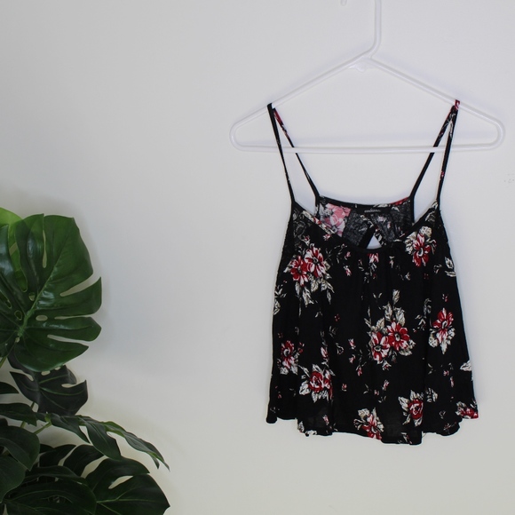 lace Strapped Flower Tank Top - Picture 1 of 5